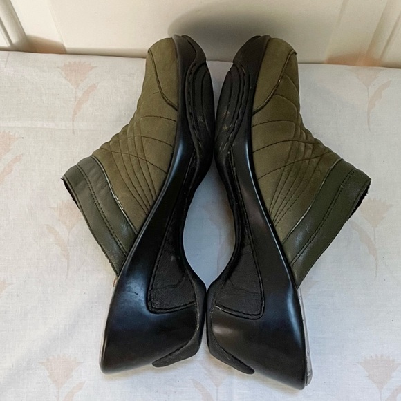 J41 Adventure On slip on clogs - Picture 9 of 11